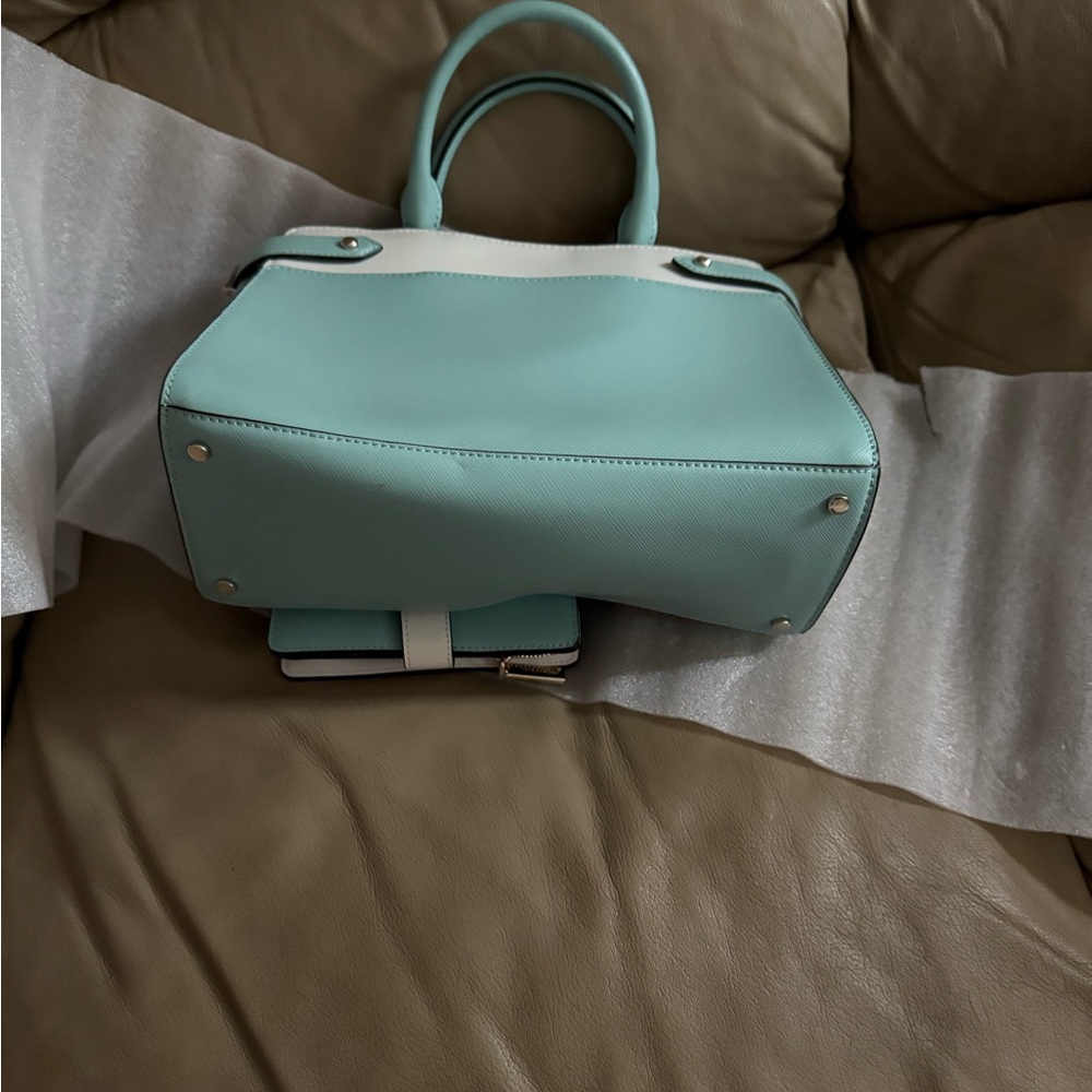 Kate spade bag ( Kate spades like new ) Elegant mint crossbody Bag
